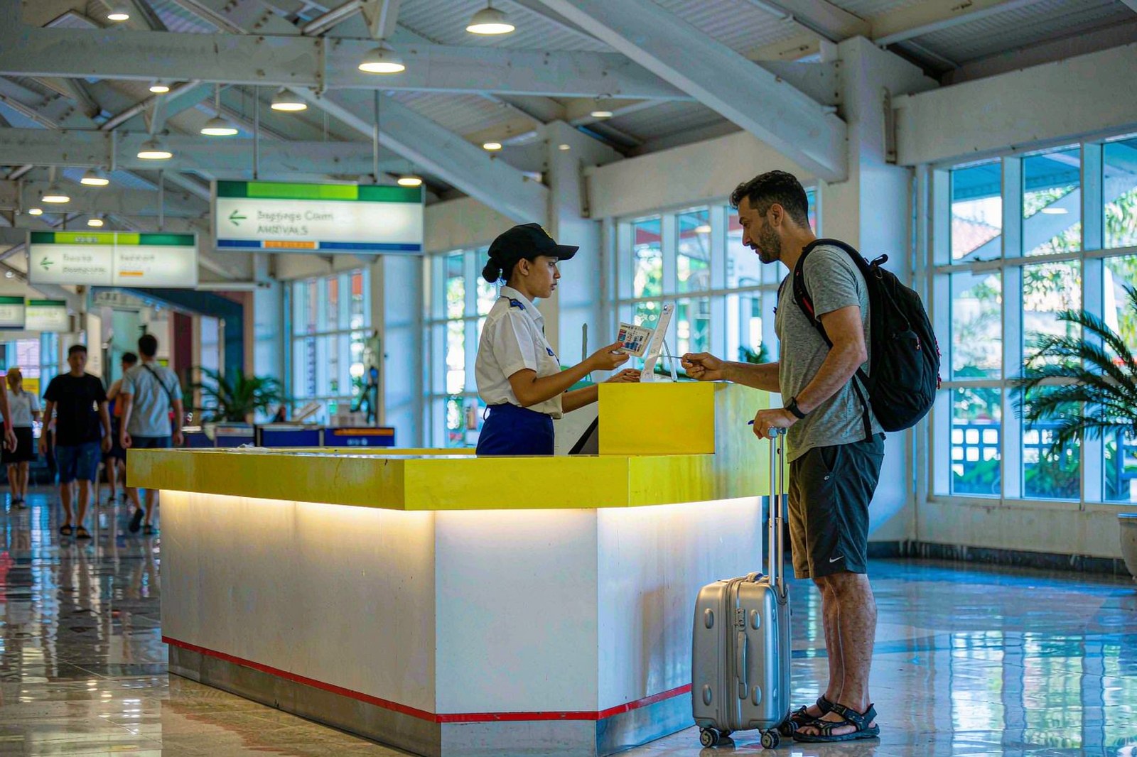 Philippines SIM Card: Airport vs City Prices 2026